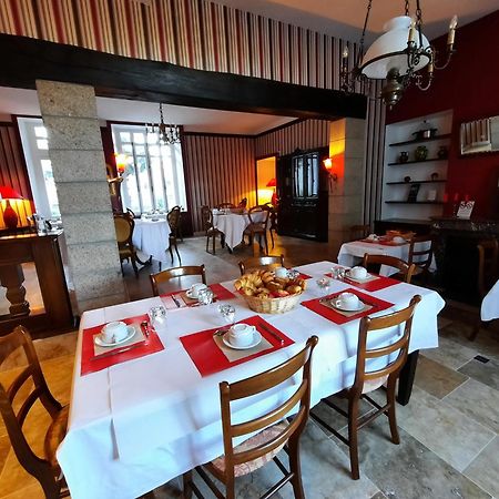 Hotel De La Barbacane Tiffauges Esterno foto