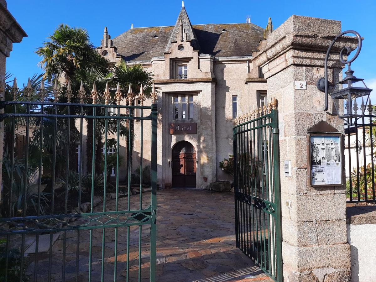 Hotel De La Barbacane Tiffauges Esterno foto