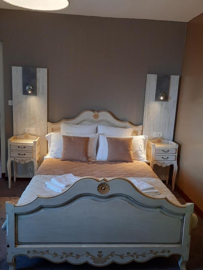 Hotel De La Barbacane Tiffauges Esterno foto