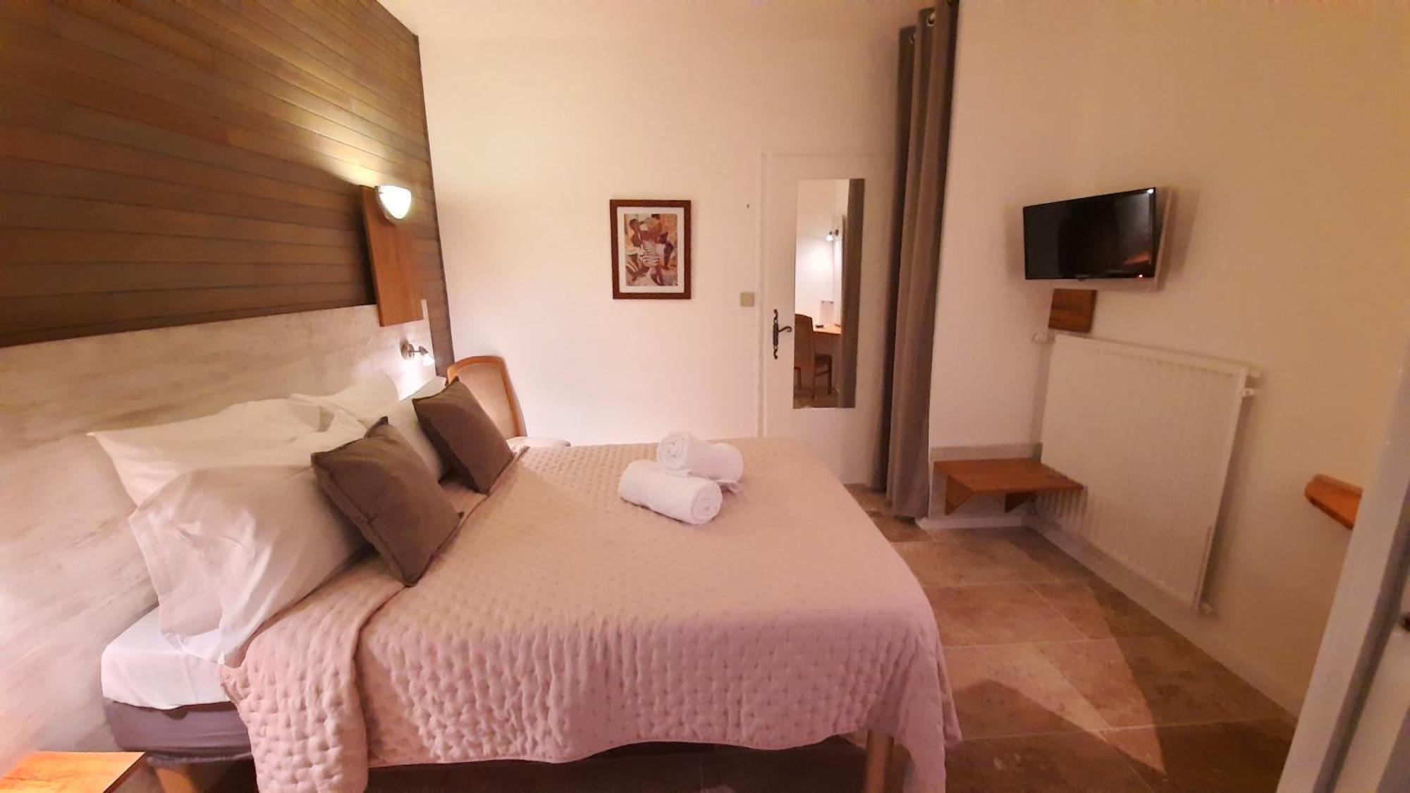 Hotel De La Barbacane Tiffauges Esterno foto