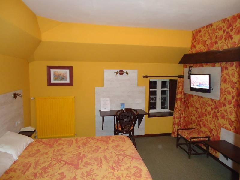 Hotel De La Barbacane Tiffauges Esterno foto