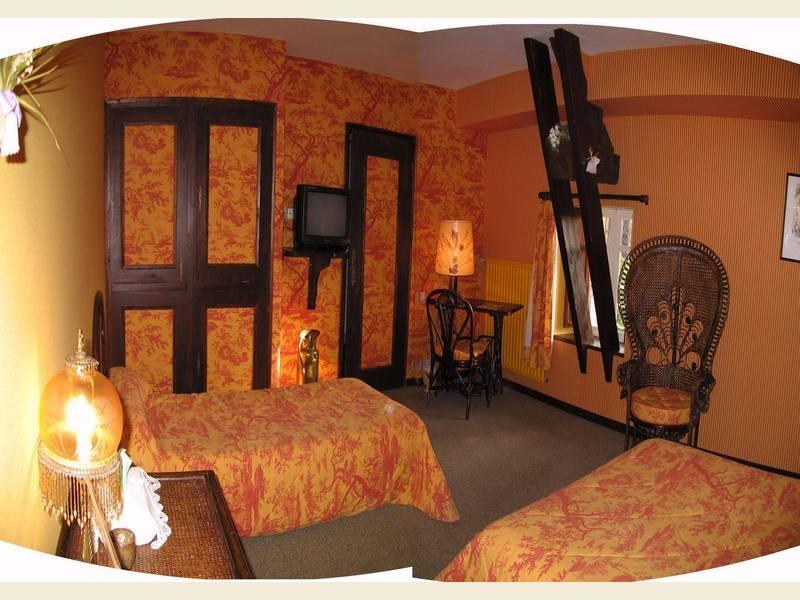 Hotel De La Barbacane Tiffauges Esterno foto